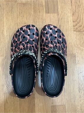 CROCS Men/Women Leopard Print Clog - Black & Brown